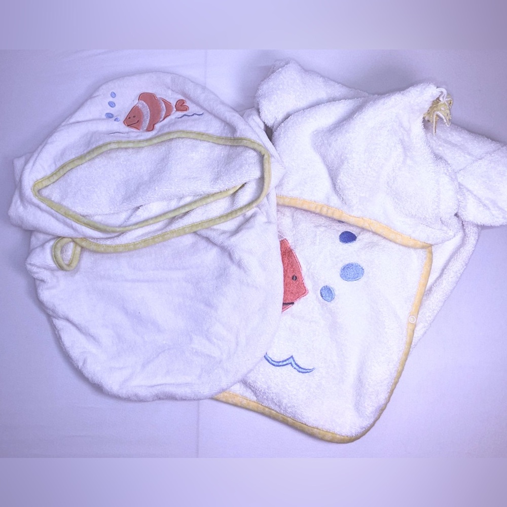 Koala Baby 0-3M/0-9M Unisex Baby Fish Hooded Towel Wrap & Hooded Bath Robe